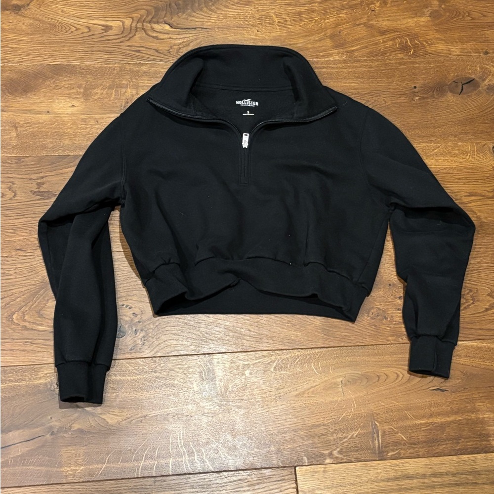 Hollister Easy Mini Half-Zip Crop Sweatshirt, Black, size small